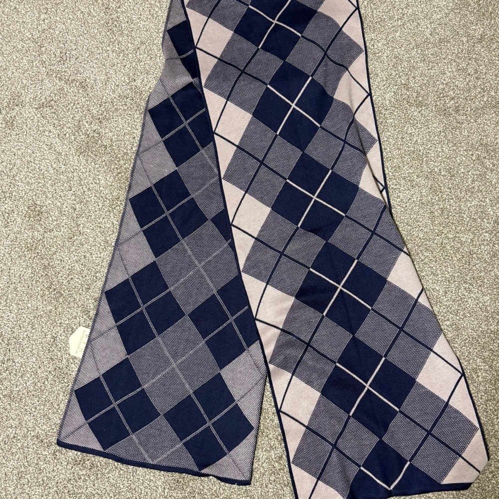 NWT Navy and Gray Argyle Print Winter Scarf